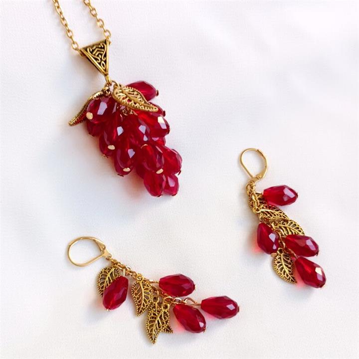 نیم ست کریستال اناری زنجیر استیل ضدحساسیت حساسیت بدلیجات یلدا زیورآلات یلدایی